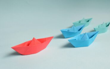 https://cdn.twib.online/storage/2020/07/paper-boats-on-solid-surface-194094-800x300.jpg